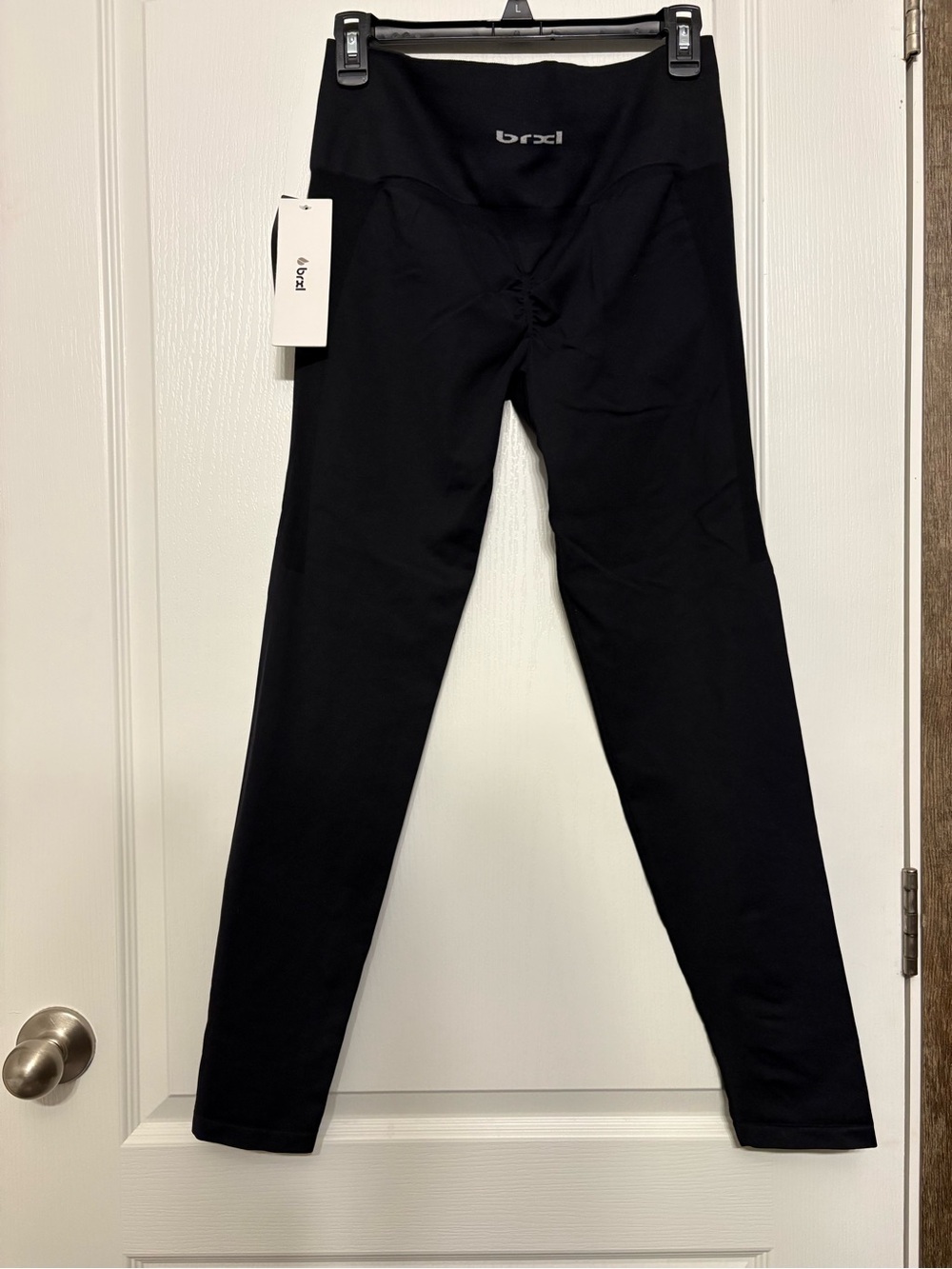 High-Rise Black Active Leggings with Scrunch Back
